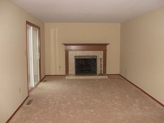 5th image of 835 Middlebury Dr