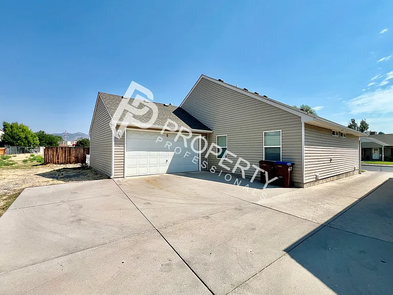 316 Columbine Dr — Photo 17