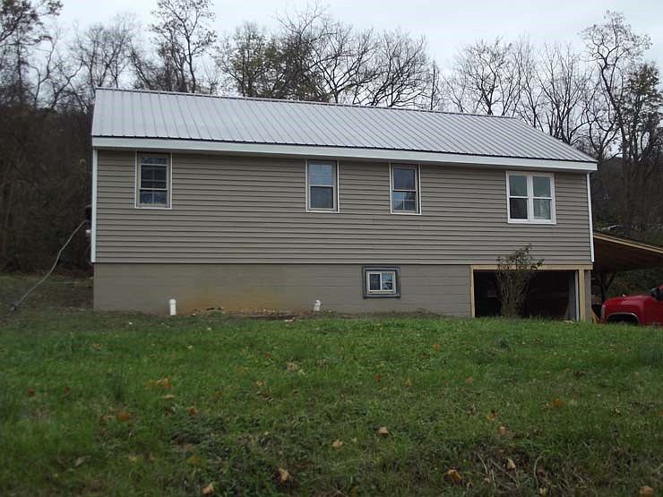 2nd image of 1395 Middle Rd