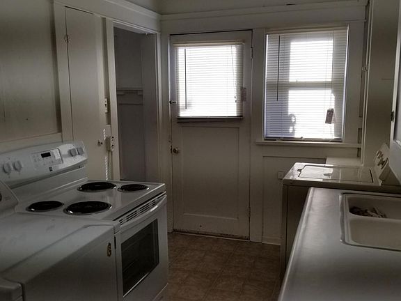 3rd image of 1402 East St