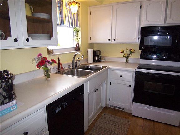 3rd image of 5542 Cove Ct