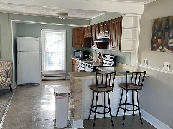 3rd image of 188 Lake Ave