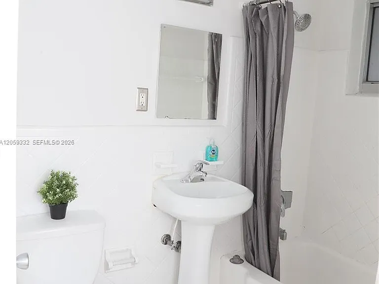 215 Antilla Ave #4 — Photo 6