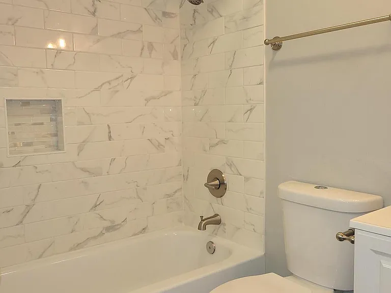 8360 Montgomery Run Rd #H — Photo 15