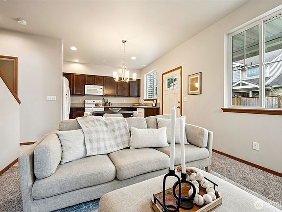 5th image of 322 Yauger Way NW #101