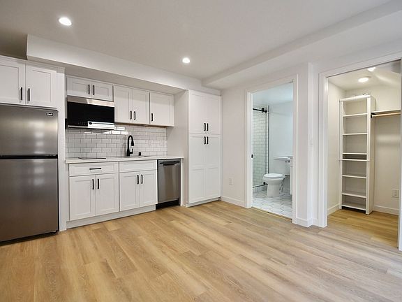 2nd image of 6041 Fulton Ave #111