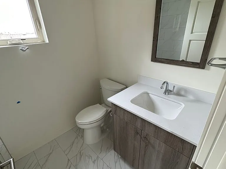 405 Laurel St — Photo 9