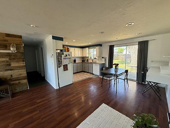 5th image of 2629 Seneca Ave