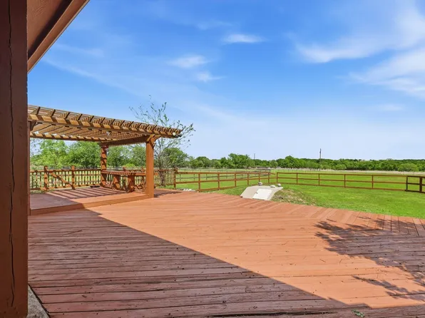 4430 Bucking Bronc Dr, Benbrook, TX 76126