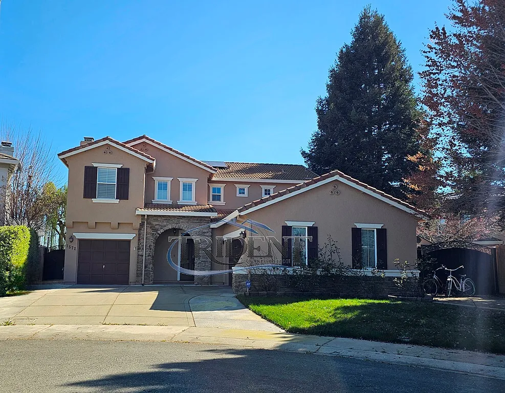 1572 Plum Ct photo 1