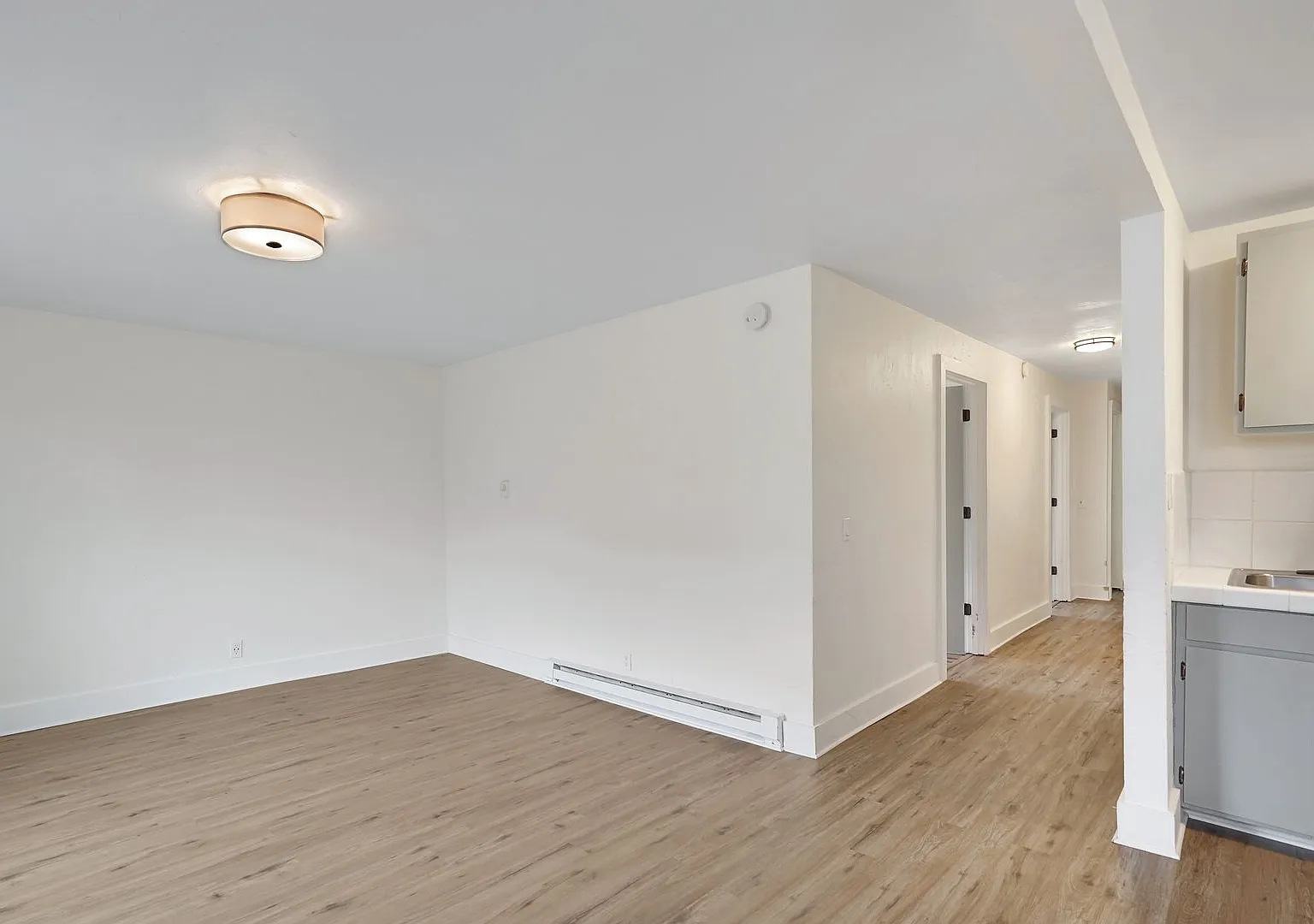 1204 Commercial St NE — Photo 3
