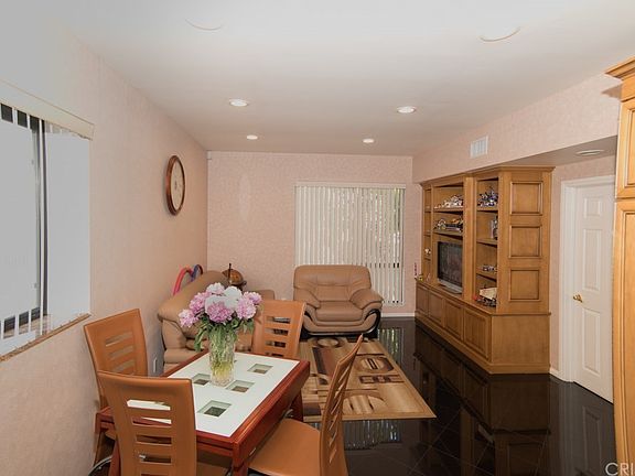 4th image of 5205 White Oak Ave APT 5