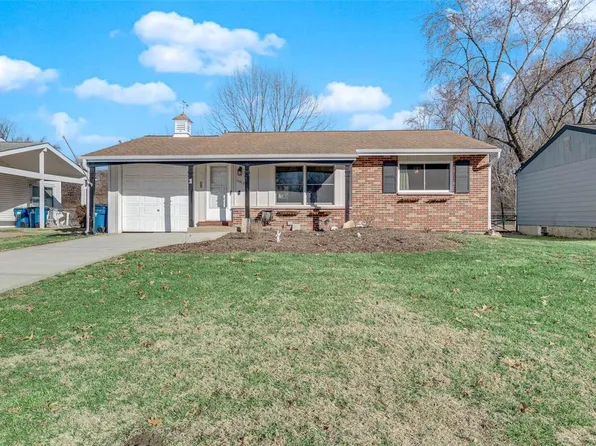 11017 Saturn Dr, Maryland Heights, MO 63043