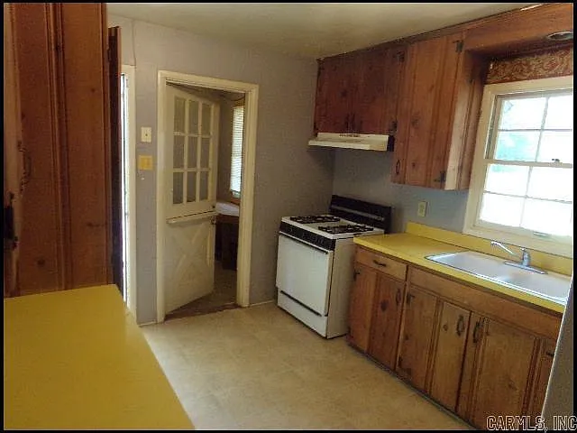 7518 F St — Photo 7