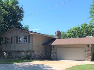 200 E 23rd St, Yankton, SD 57078