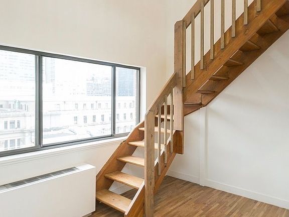 4th image of 345 W 30th St Penthouse D1
