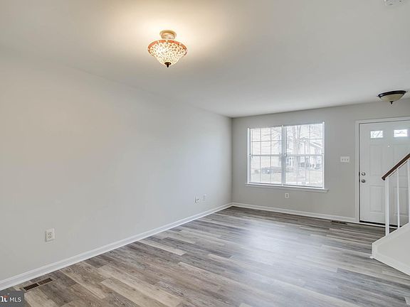 3rd image of 6888 Chasewood Cir