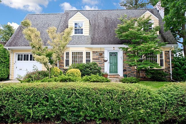 1st image of 231 Frank Ave