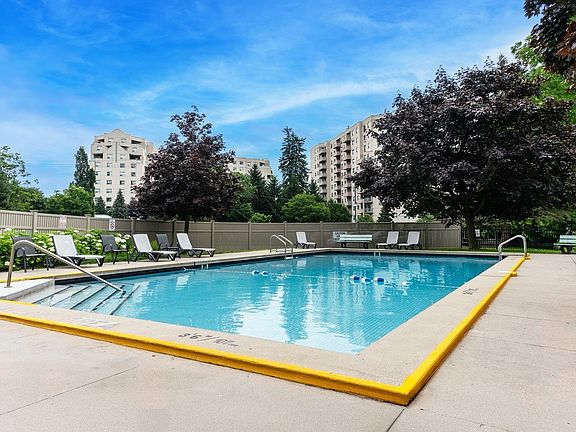 3rd image of 695 Proudfoot Ln #910