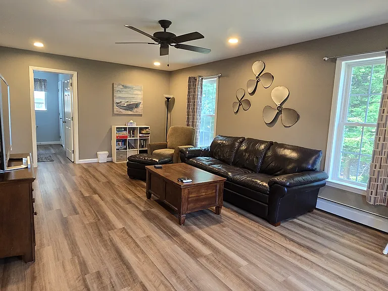 2nd floor family room with flat screen TV