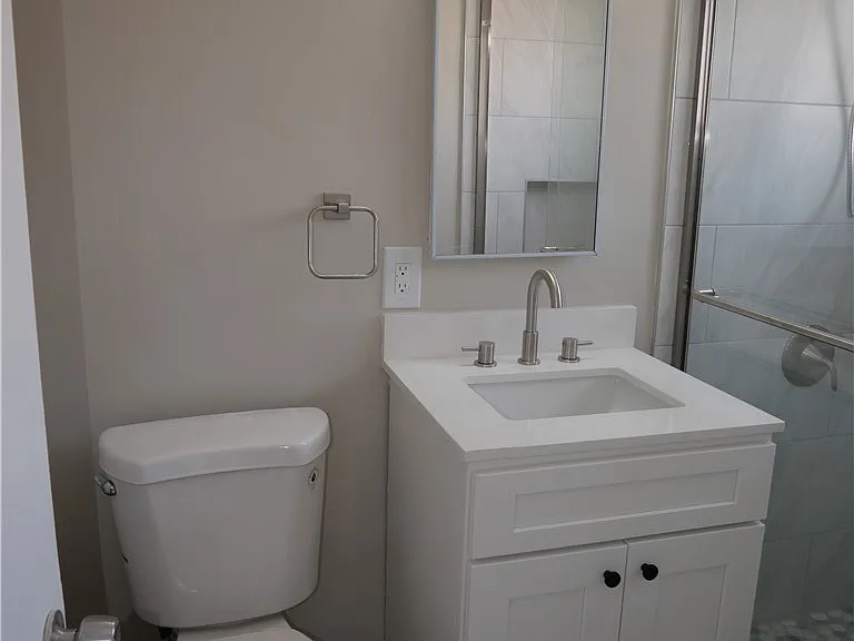 513 E Walnut St #513C — Photo 15