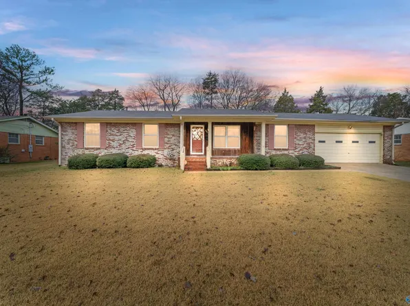 5010 Lumary Dr NW, Huntsville, AL 35810