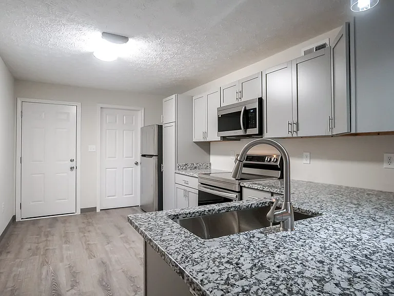 1638 W Kentucky St #8 — Photo 6