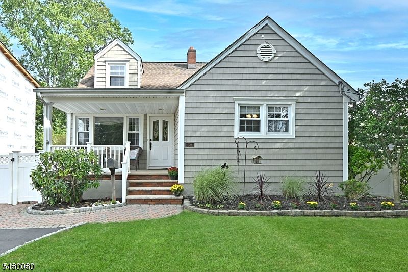 1st image of 700 Evans St