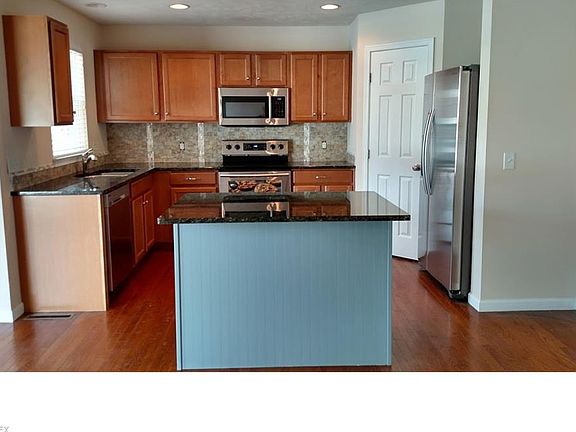  Kitchen w/Granite counters