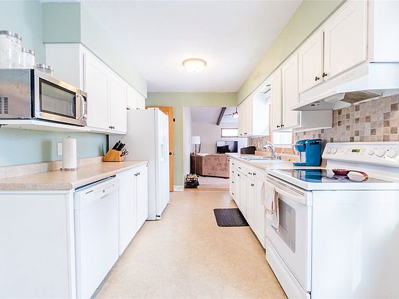 5th image of 2308 Royal Dr