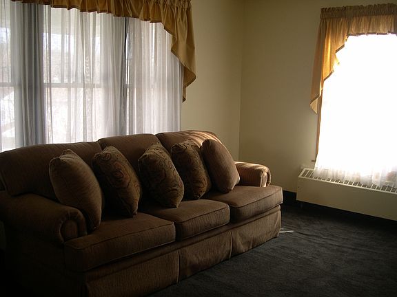 4th image of 764 Sidney St