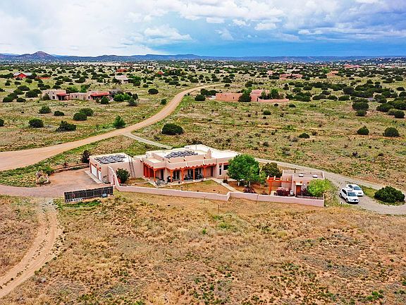 3rd image of 36 Camino Loma Seco