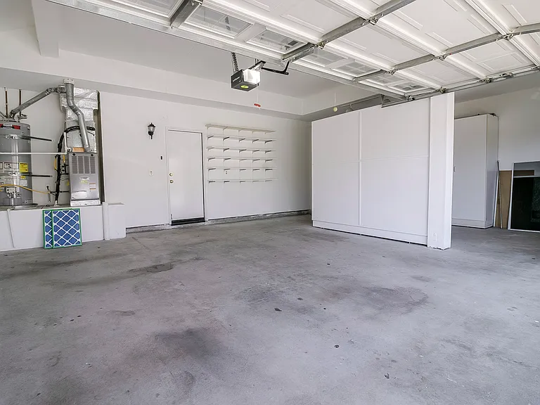 25035 Eaton Ln — Photo 27