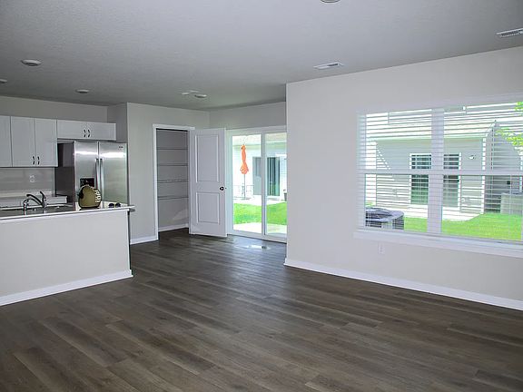 3rd image of 303 Ember Dr