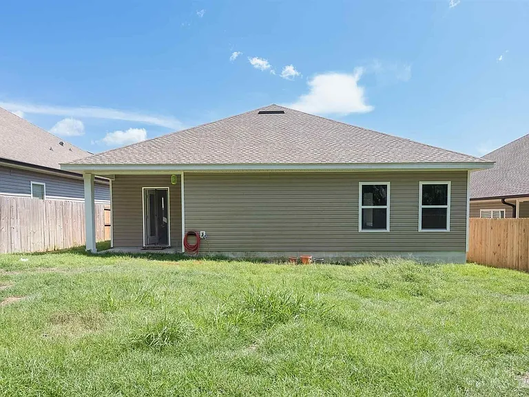 240 Camellia Dr — Photo 27