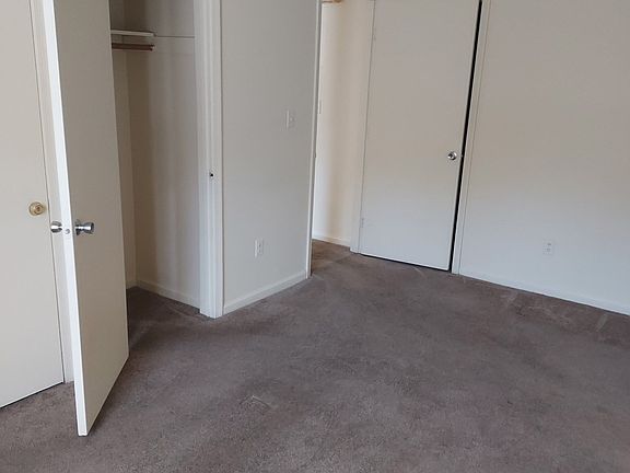 3rd image of 823 Springfield Rd