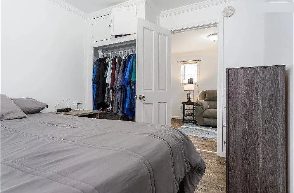 2 bed, 700 sqft, $1,300 — Photo 2