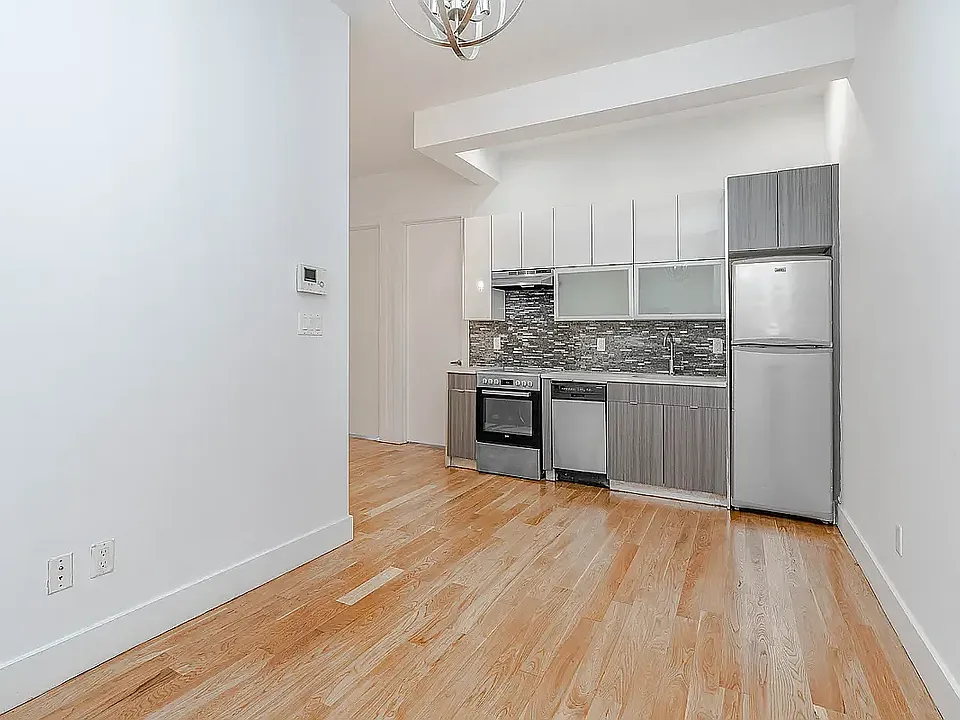1143 Greene Ave #3A