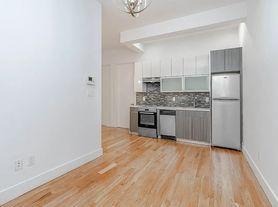 1143 Greene Ave