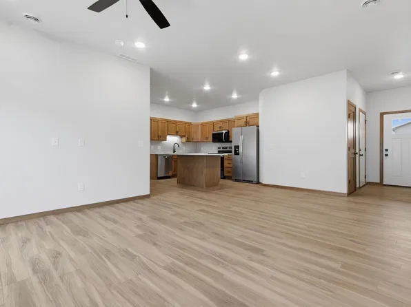 2804 S Broek Dr, Sioux Falls, SD 57106