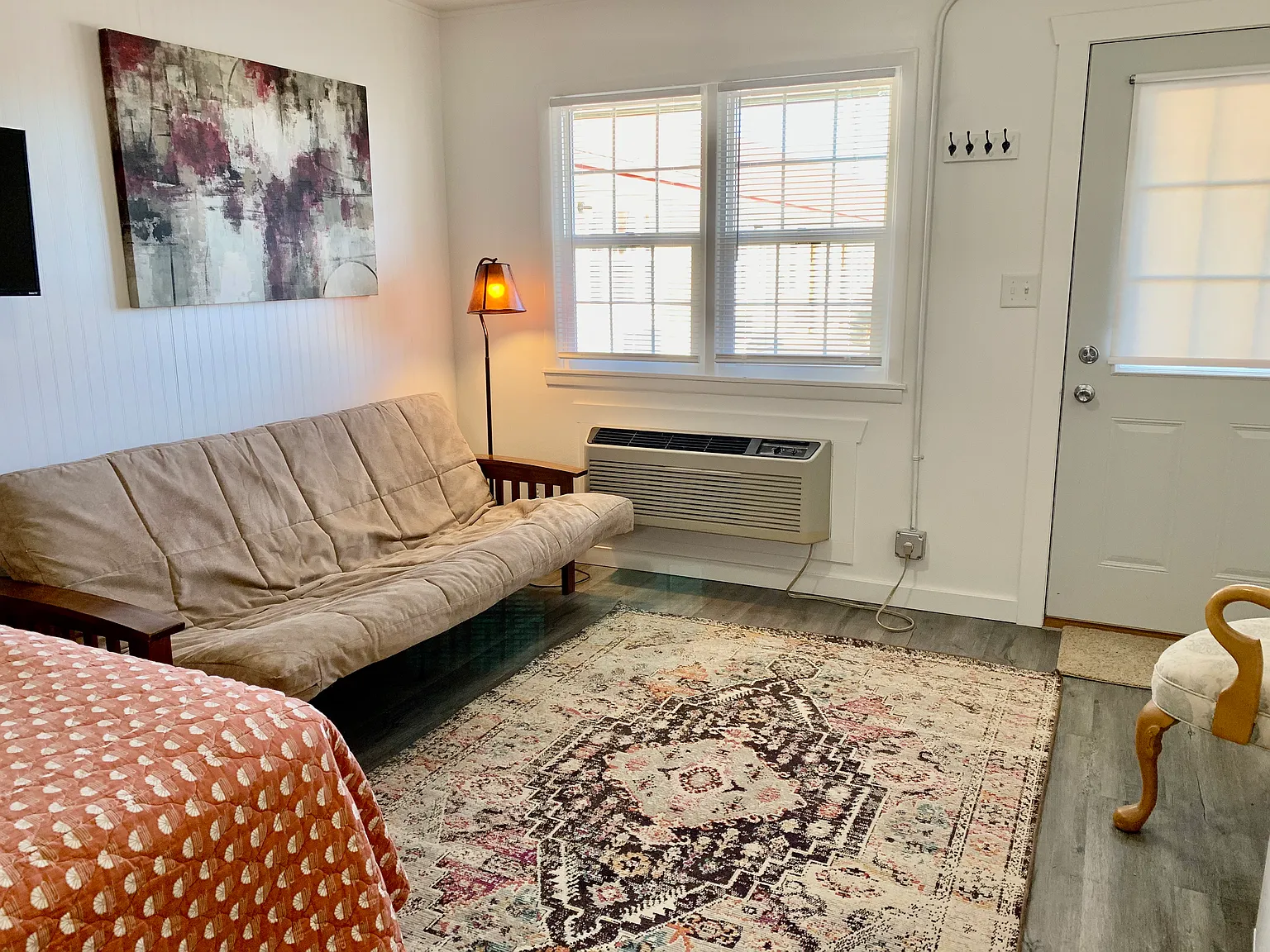 Studio, 240 sqft, $895 — Photo 3