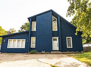 817 Pioneer Rd, Des Moines, IA 50315