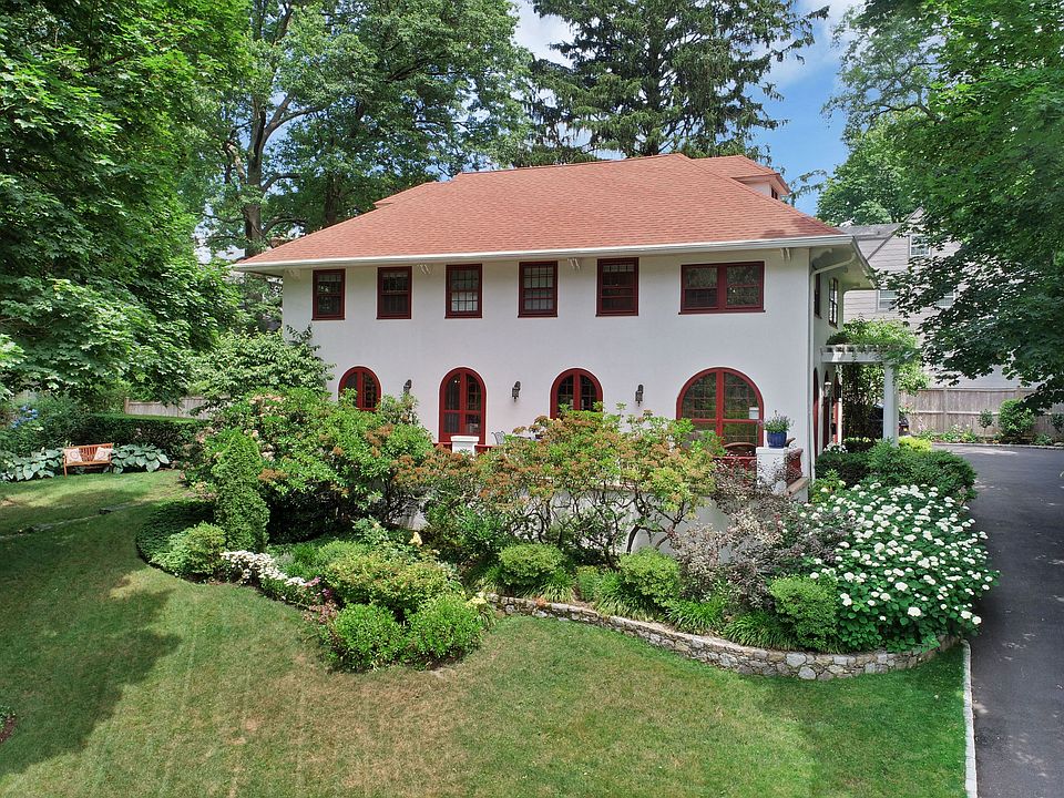 132 Pondfield Rd W Bronxville-print-005-060-001d-4200x2362-300dpi.jpg