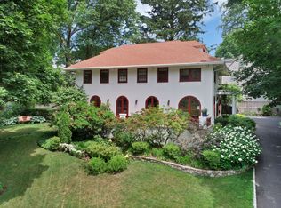 132 Pondfield Rd W, Bronxville, NY 10708