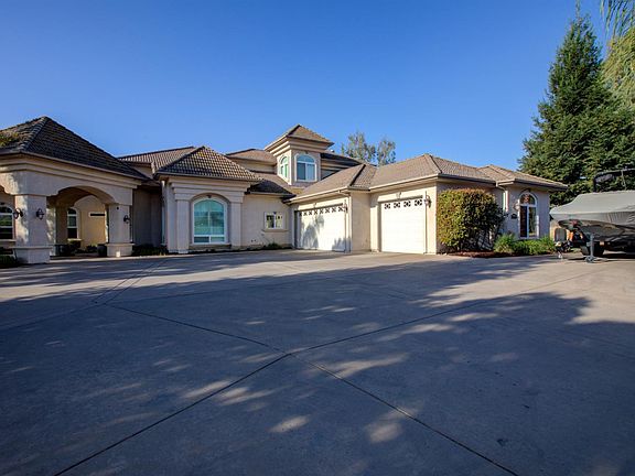 3rd image of 2861 Trovare Ct
