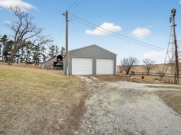 4th image of 1995 Maple Ave