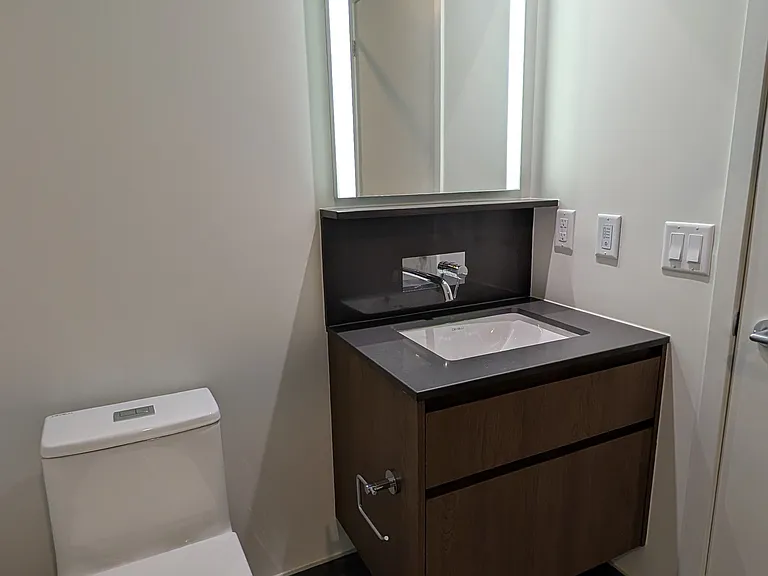 322 Dupont St #610 — Photo 11