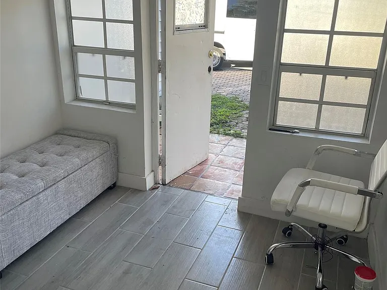 8508 SW 16th Ct — Photo 5
