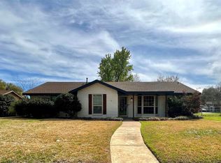 218 Hacienda Dr, Waxahachie, TX 75165