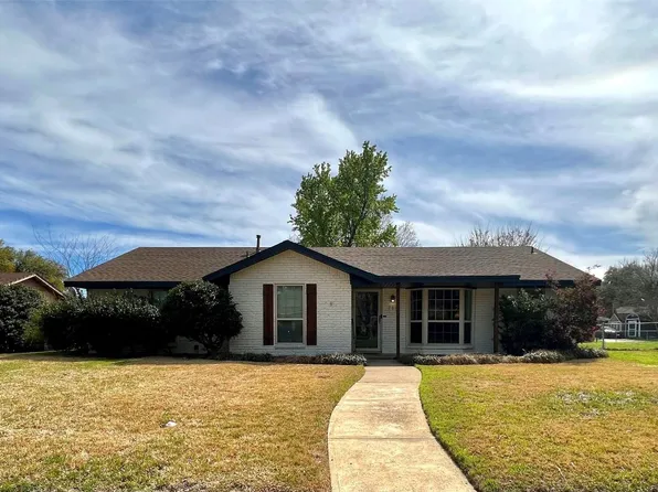 218 Hacienda Dr, Waxahachie, TX 75165